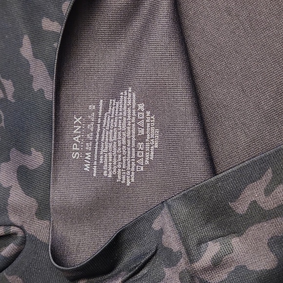 NWT SPANX LOOK AT ME CAMO LEGGINGS - Picture 8 of 8